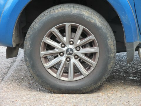 Mitsubishi L200 Di-d 4X4 Barbarian Black #12