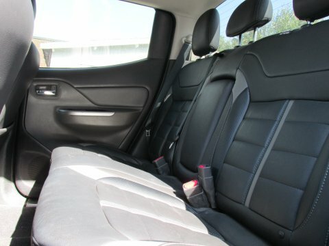 Mitsubishi L200 Di-d 4X4 Barbarian Black #16