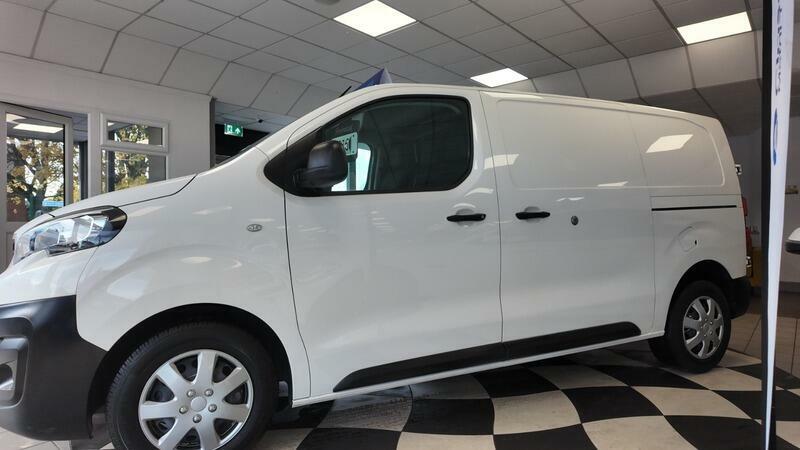 Peugeot Expert Bluehdi Professional L1 Sat Nav Air Con NV21JLO White #3