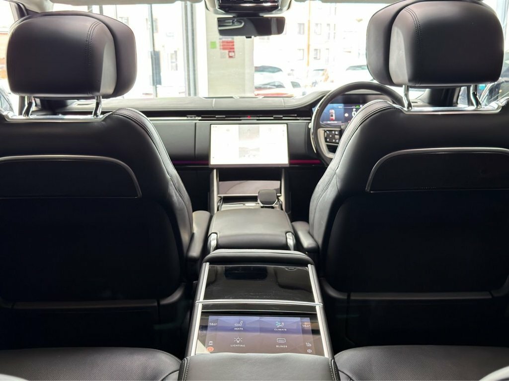 Land Rover Range Rover 3L Autobiography 5dr HV24SZU Black #4