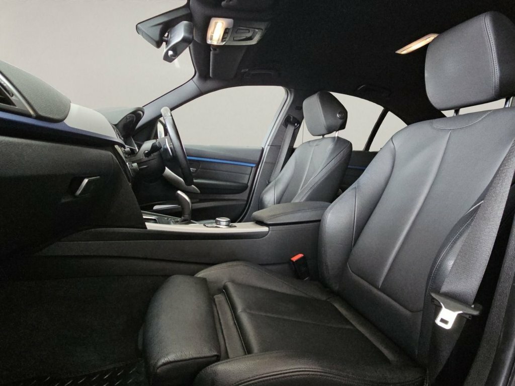 BMW 3 Series 3L M Sport KS68KCV Red #4