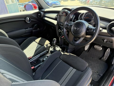 Mini Convertible 1.5 Cooper Sport Red #2