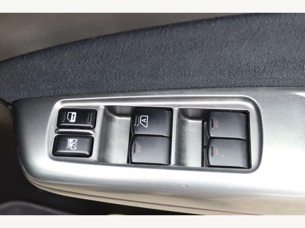 Subaru Forester 2.0D Xs White #23