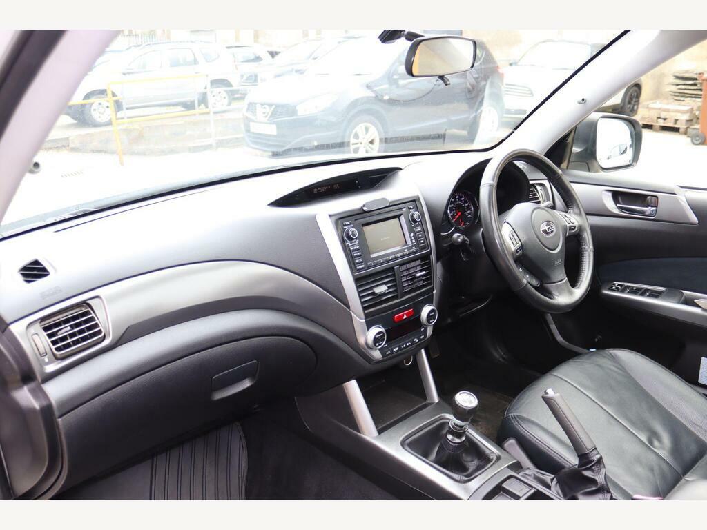 Subaru Forester 2.0D Xs White #27