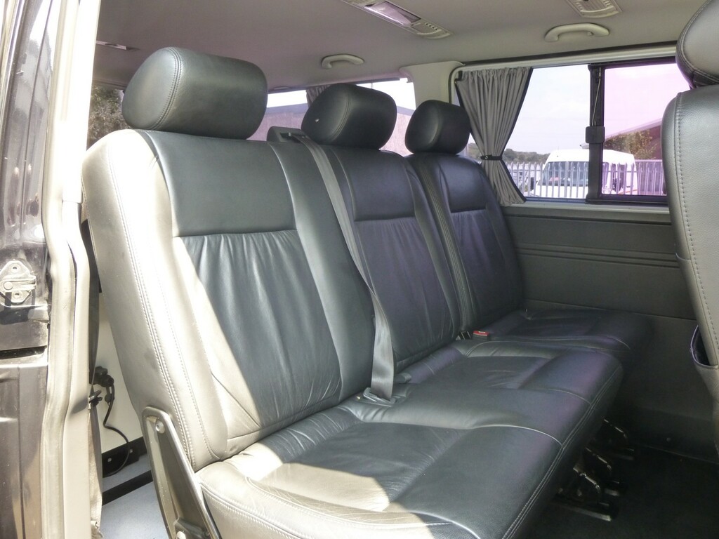 Volkswagen Transporter Shuttle Shuttle 2.0 T30 Tdi Shuttle Se 140 Bhp Black #11