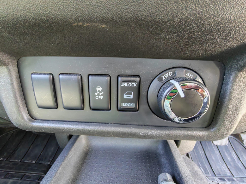 Nissan Navara Double Cab Pick Up Outlaw 3.0Dci V6 231 4Wd Silver #11
