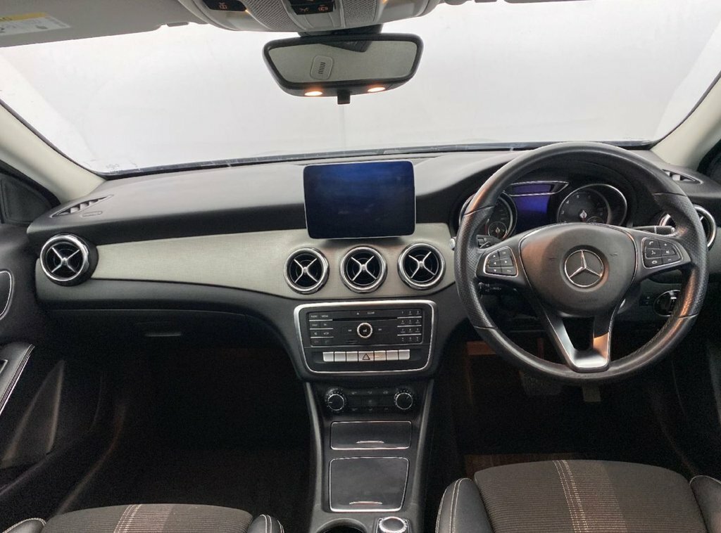 Mercedes-Benz GLA Class 1.6L Urban Edition Black #2