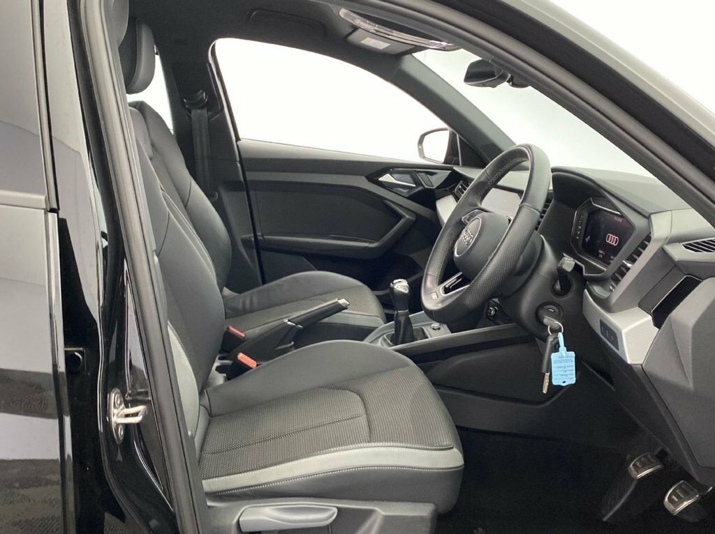 Audi A1 1L S Line HG21TVK Black #2