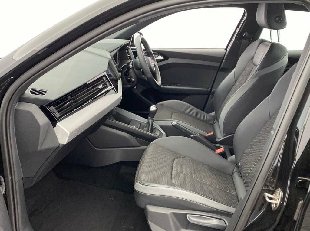 Audi A1 1L S Line HG21TVK Black #6