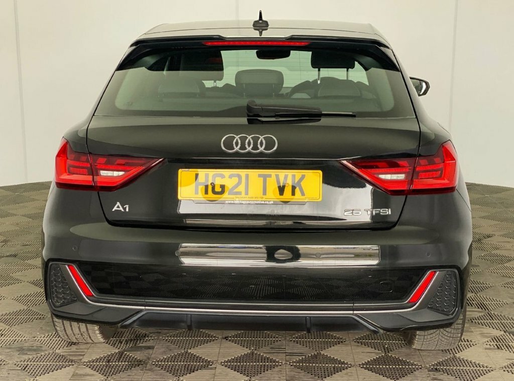 Audi A1 1L S Line HG21TVK Black #5