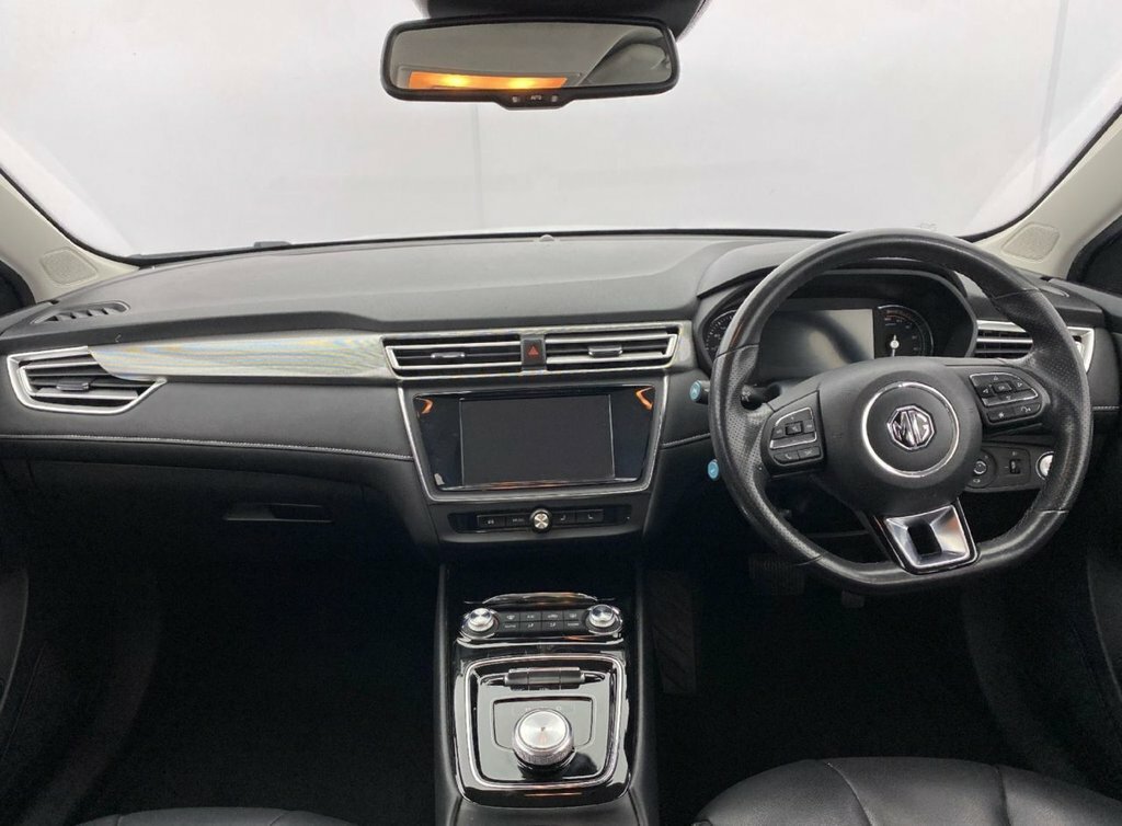 MG MG5 Estate White #2