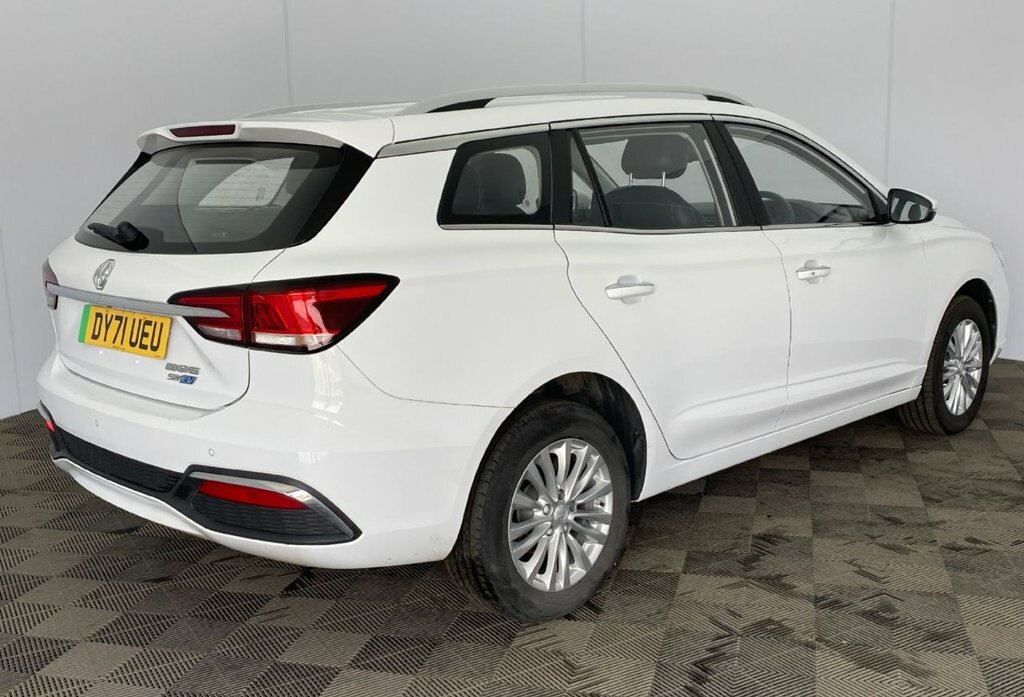 MG MG5 Estate White #3