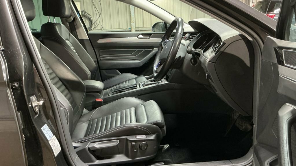 Volkswagen Passat 1.4L Gte Grey #2