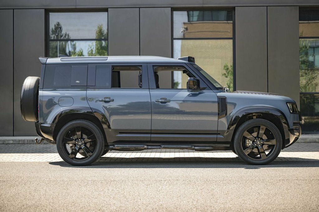 Land Rover Defender 110 First Edition Green #11