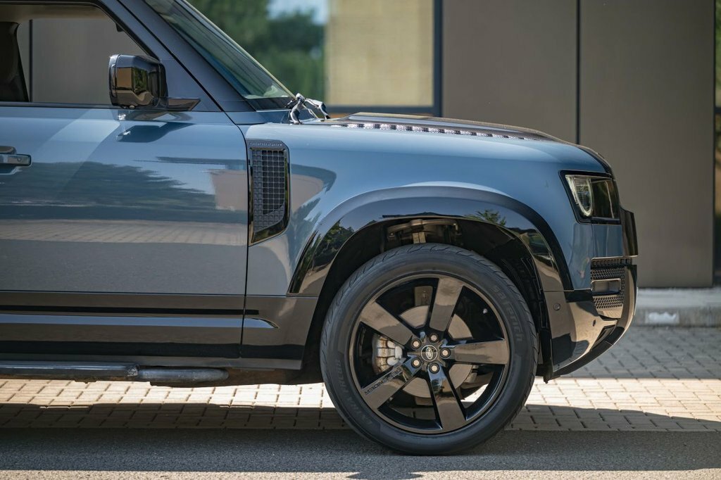 Land Rover Defender 110 First Edition Green #12