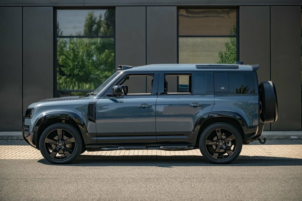 Land Rover Defender 110 First Edition Green #7