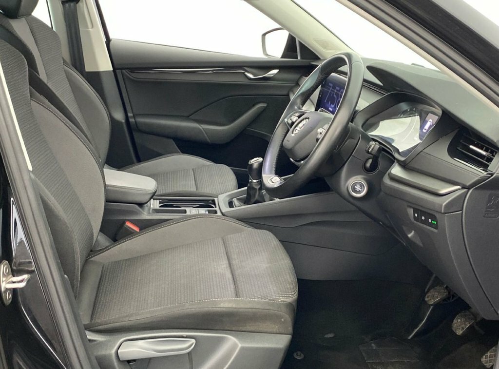 Skoda Octavia 1.5L Se Black #6