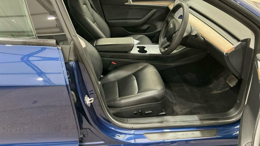 Tesla Model 3 Saloon Blue #2