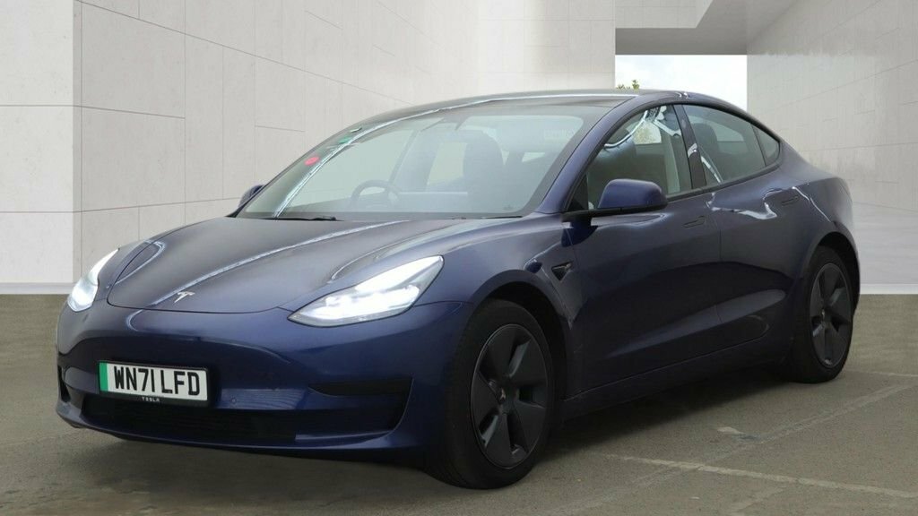 Tesla Model 3 Saloon Blue