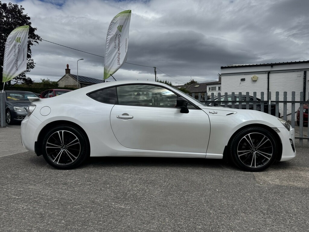 Toyota GT86 Coupe 2.0 Boxer D-4s 201313 White #5