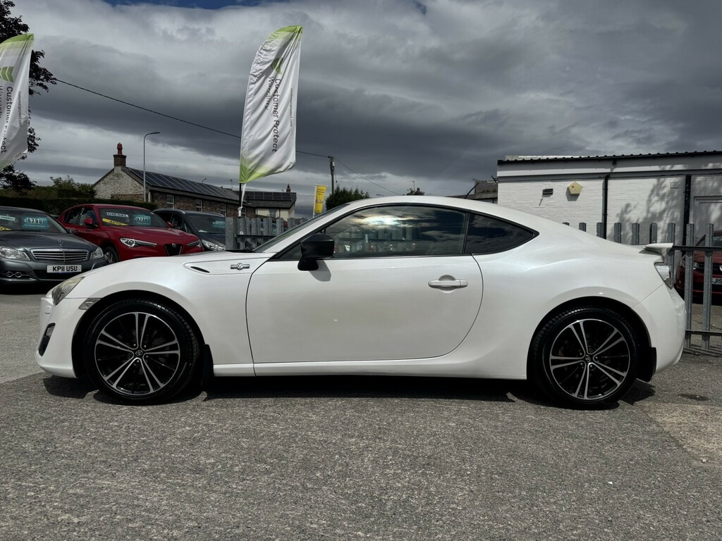 Toyota GT86 Coupe 2.0 Boxer D-4s 201313 White #2