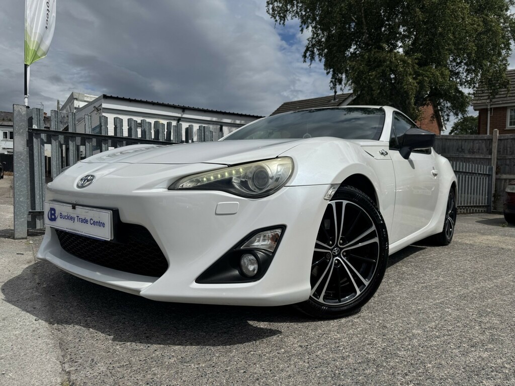 Toyota GT86 Coupe 2.0 Boxer D-4s 201313 White