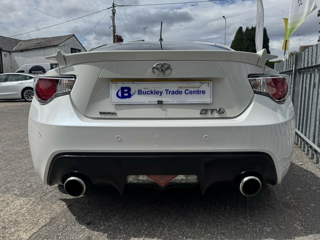 Toyota GT86 Coupe 2.0 Boxer D-4s 201313 White #4