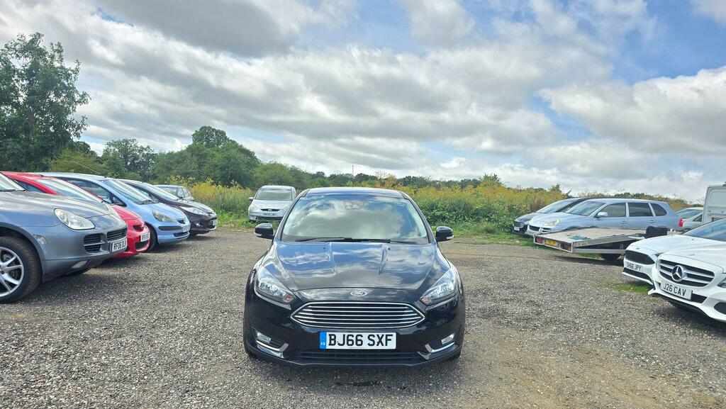 Ford Focus 1.0T Ecoboost Titanium Euro 6 Ss Black #2
