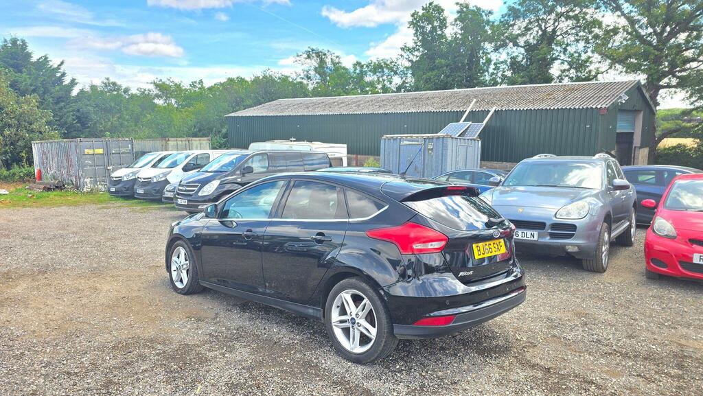 Ford Focus 1.0T Ecoboost Titanium Euro 6 Ss Black #3