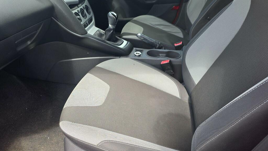 Ford Focus 1.6 Zetec Euro 5 White #31