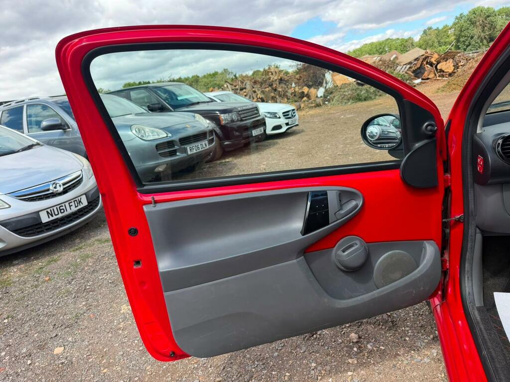 Toyota Aygo Hatchback Black #30
