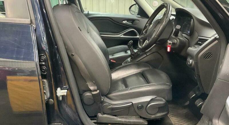 Vauxhall Zafira Sri Nav Red #7