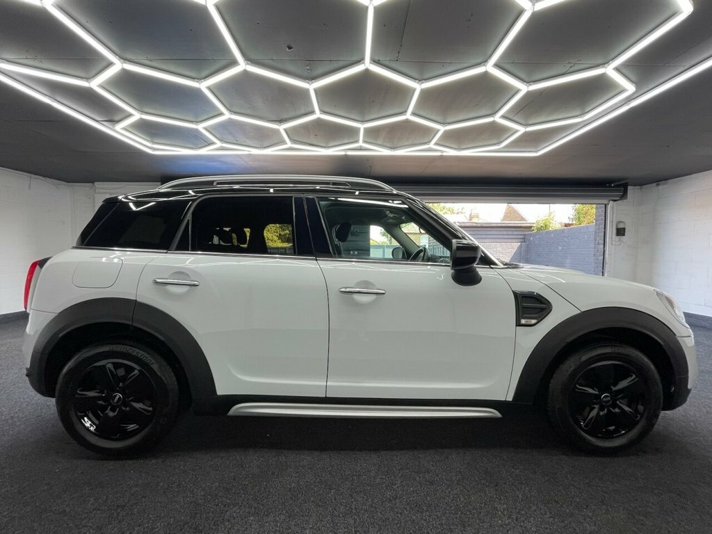 Mini Countryman 1.5L Cooper Classic YF20HCE White #3