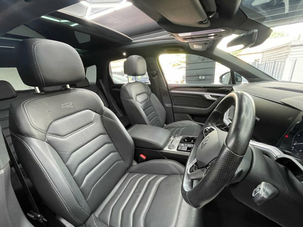 Volkswagen Touareg 3L Black Edition Black #4