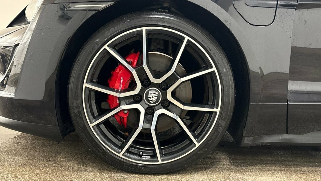 Porsche Taycan Estate Black #4