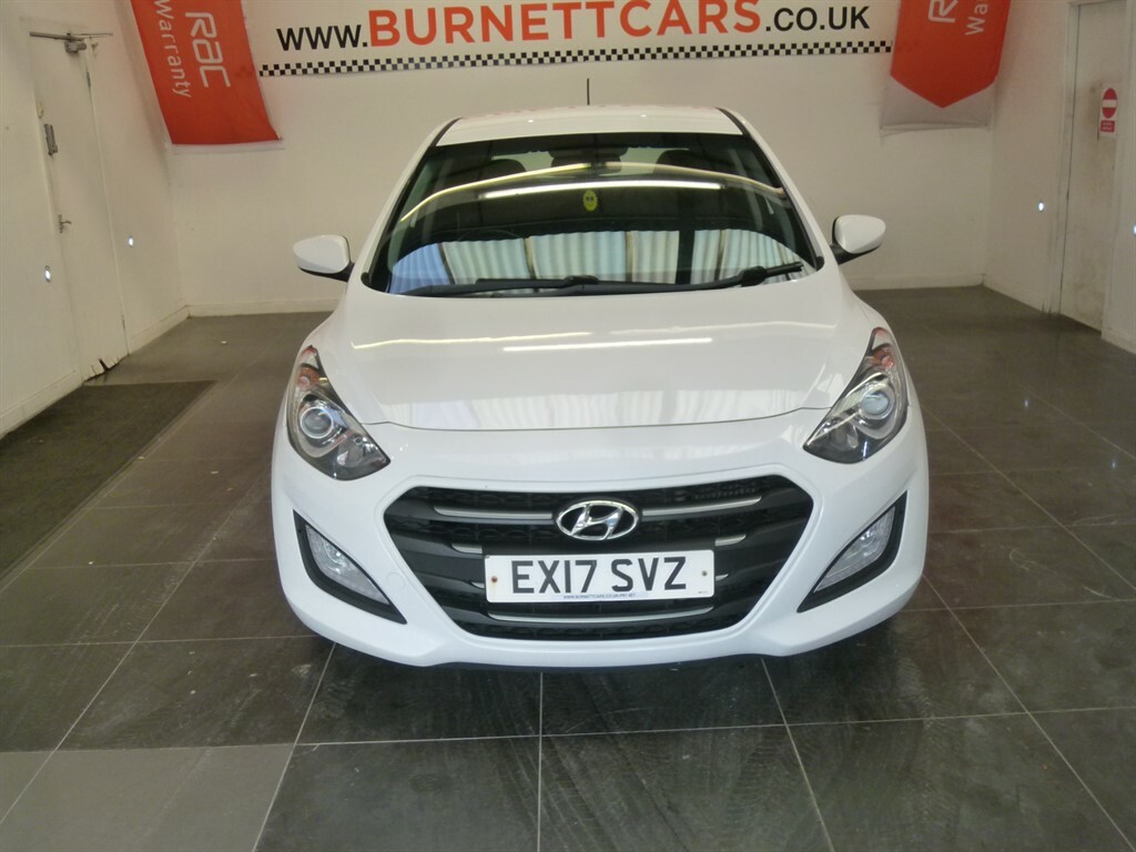 Hyundai I30 Crdi Se Blue Drive White #4