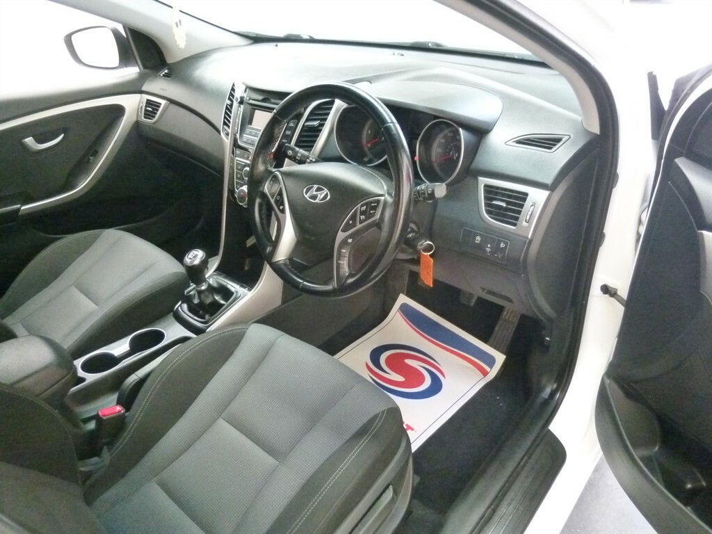 Hyundai I30 1.6 Crdi Se Nav Tourer Dct Euro 6 Ss Black #14