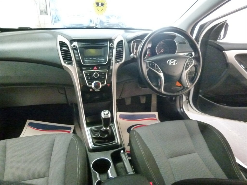 Hyundai I30 1.6 Crdi Se Nav Tourer Dct Euro 6 Ss Black #17