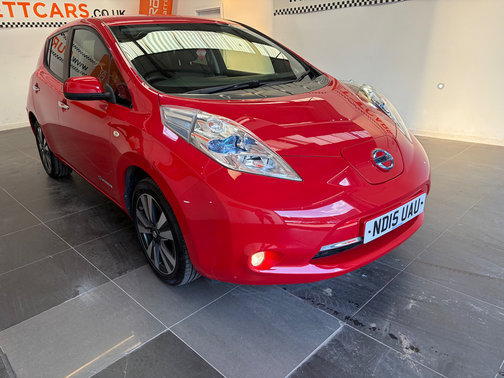 Nissan Leaf Tekna Red #3