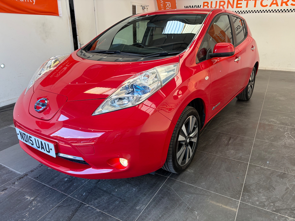 Nissan Leaf Tekna Red #4