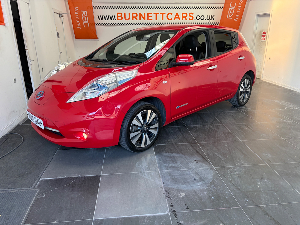 Nissan Leaf Tekna Red