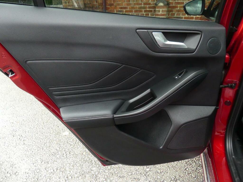 Ford Focus Ford Focus 1919 2.0 Ecoblue Vignale Estate Red #6