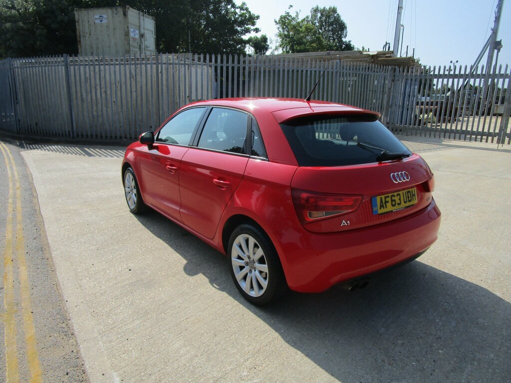 Audi A1 1.4 Tfsi Sport Sportback Euro 5 Red #2