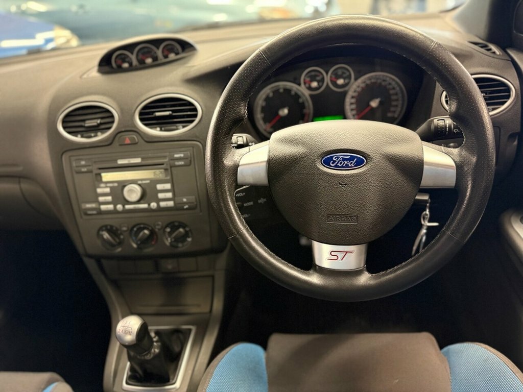 Ford Focus Saloon 1.6 Ghia 200655 Black #8