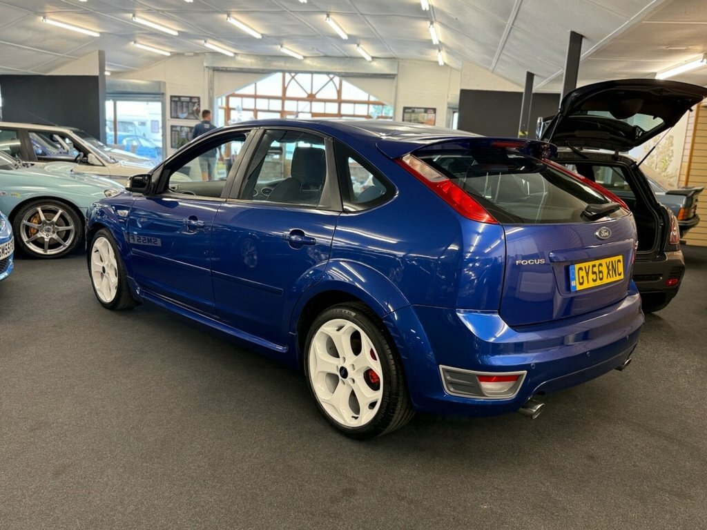 Ford Focus Saloon 1.6 Ghia 200655 Black #4