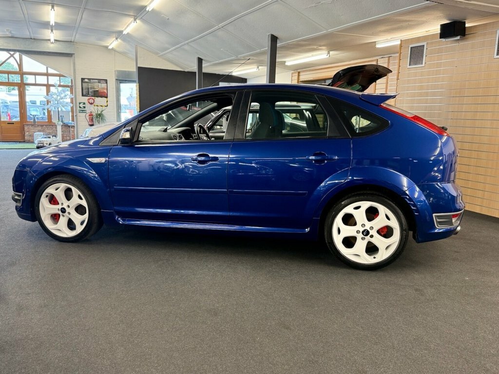 Ford Focus Saloon 1.6 Ghia 200655 Black #3