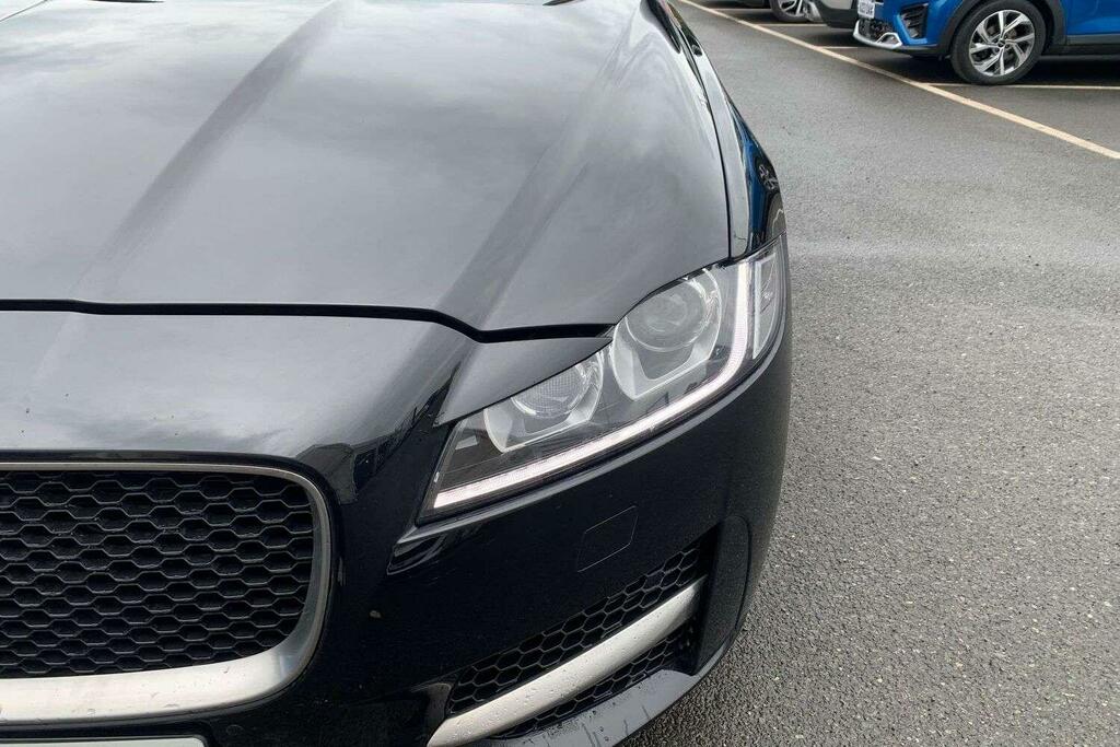 Jaguar XF 2.0D Portfolio Saloon Euro 6 S S White #13
