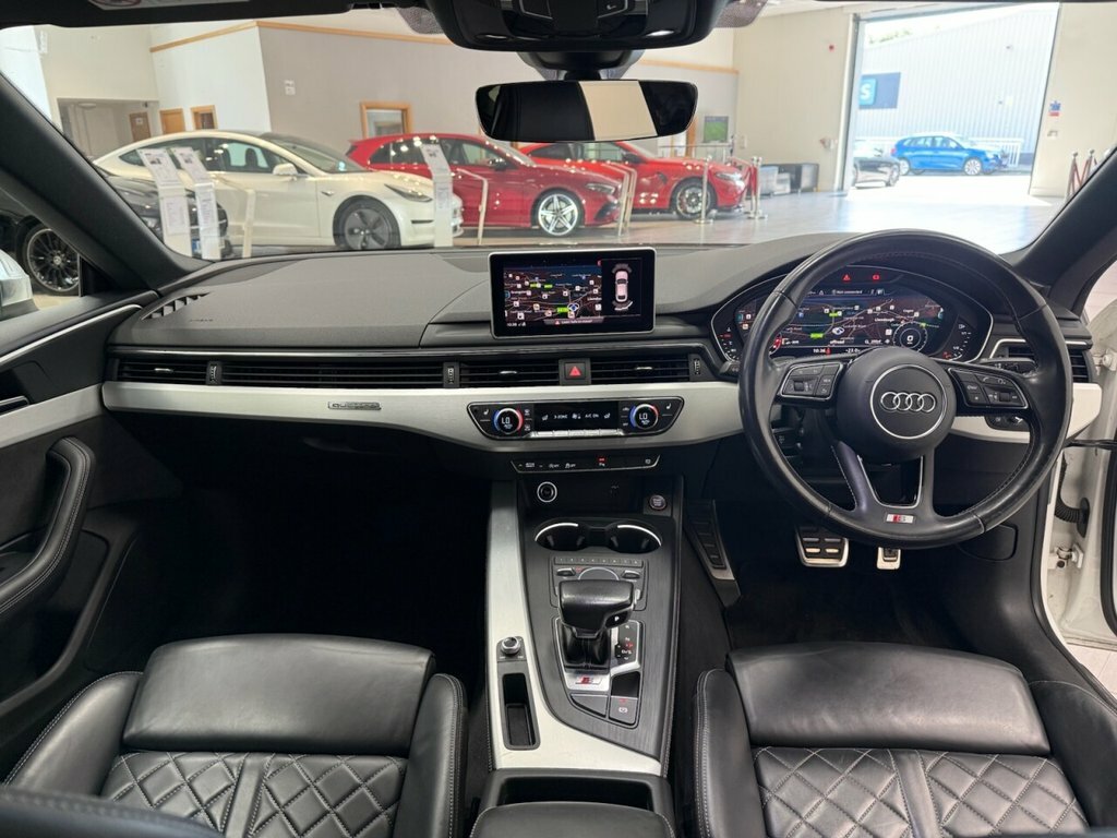 Audi S5 Hatchback KS67ZWY White #4
