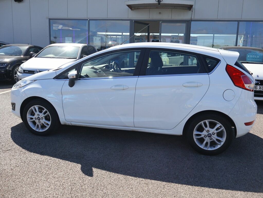 Ford Fiesta 2015 1.25 Zetec Hatchback Euro 6 White #2