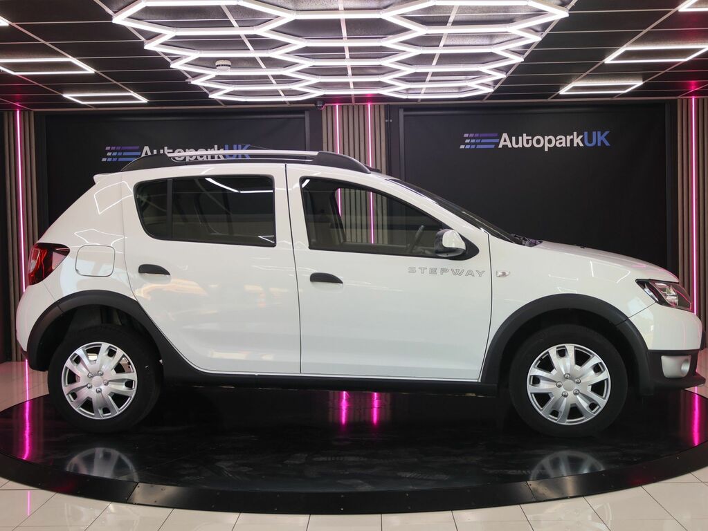 Dacia Sandero Stepway 2016 1.5 Dci Laureate Hatchback PX66YTS White #2